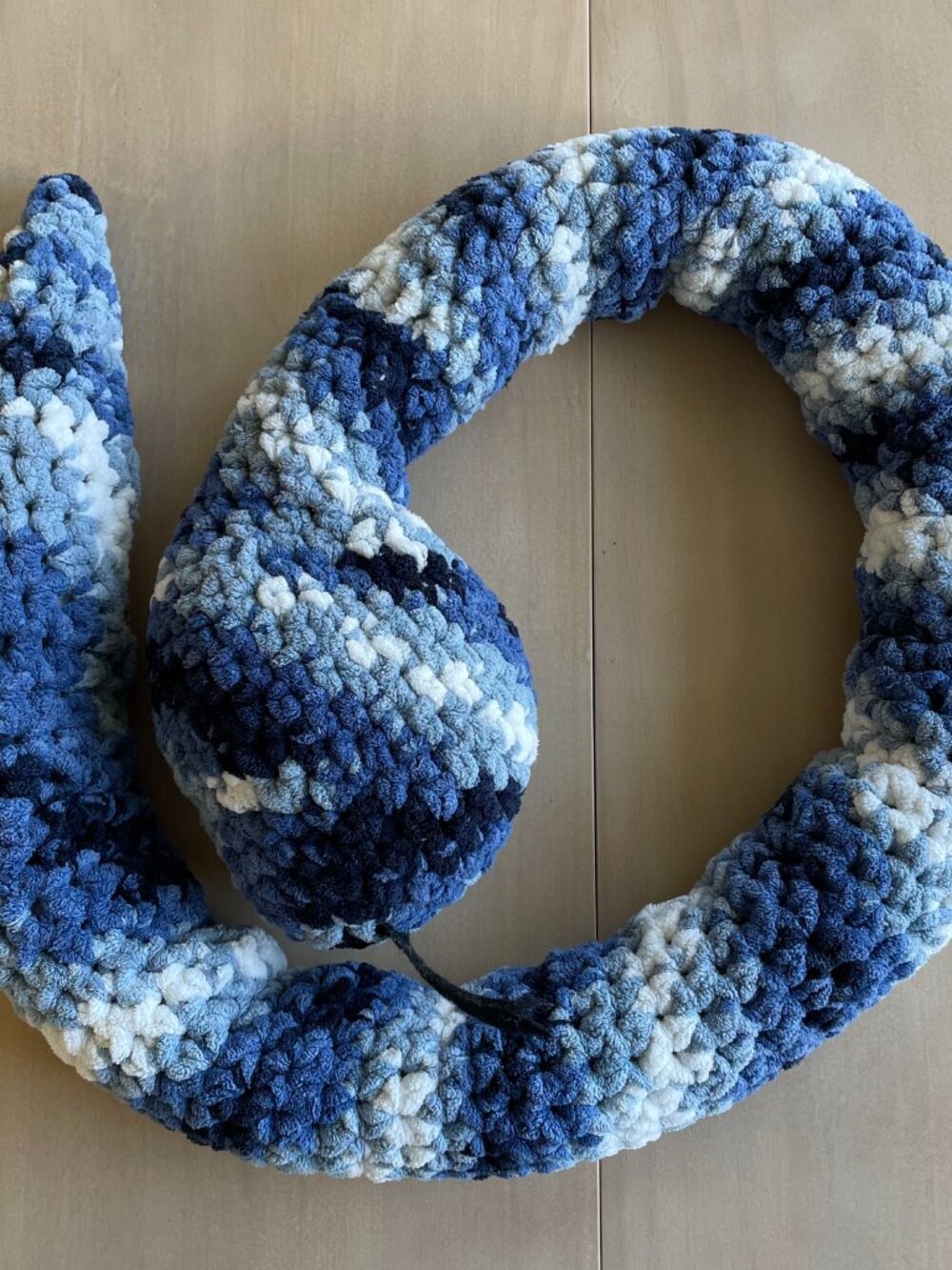 Entire Closet $5! 4' Long Blue & White Hand Crocheted Snake Plushie Plush - Picture 3 of 6